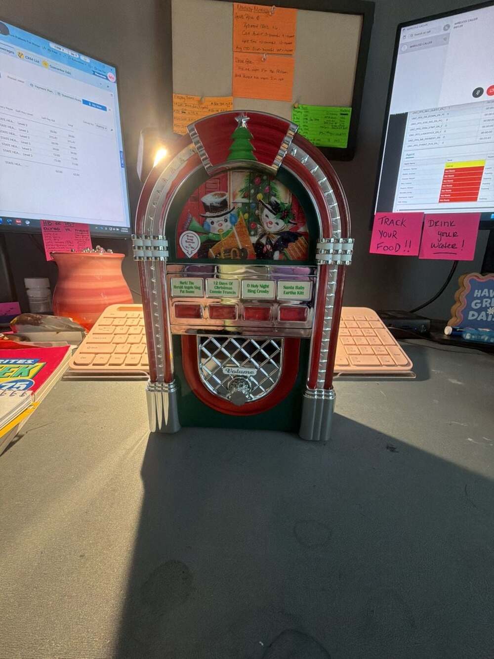 Mr. Christmas Retro Rock-O-Rama Musical Holiday Jukebox